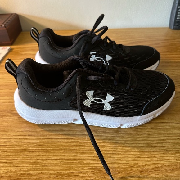 Under Armour Charged Assert 8M 3026175-001 Black Shoes Sneakers Running - Picture 3 of 5